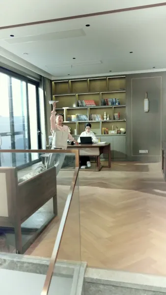 อ้อมกอดที่สายเกิน