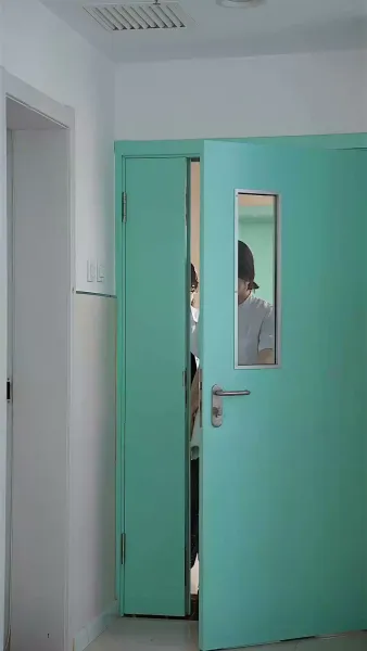 พี่เลี้ยงใต้หน้ากาก