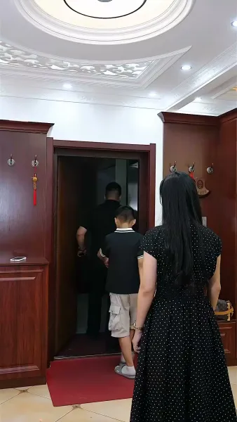 พี่เลี้ยงใต้หน้ากาก