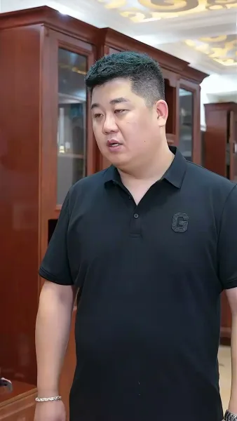 พี่เลี้ยงใต้หน้ากาก