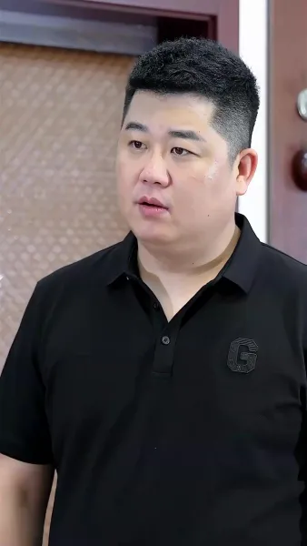 พี่เลี้ยงใต้หน้ากาก