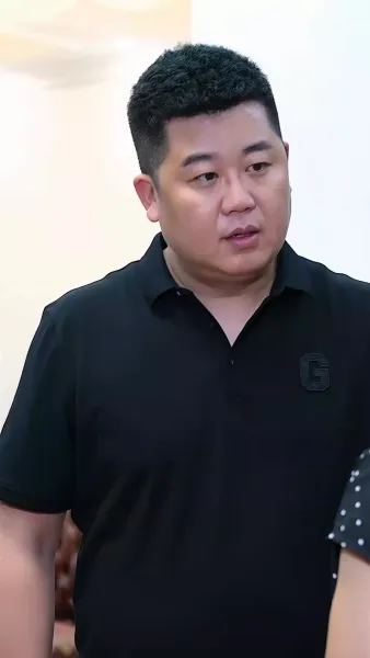 พี่เลี้ยงใต้หน้ากาก