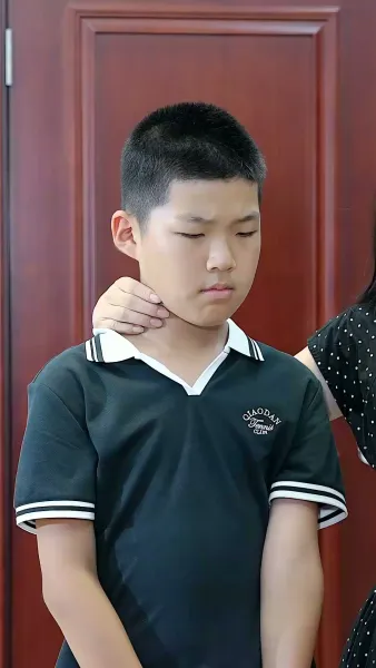 พี่เลี้ยงใต้หน้ากาก