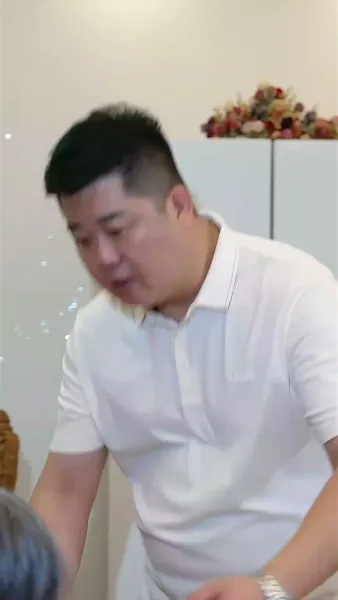 พี่เลี้ยงใต้หน้ากาก