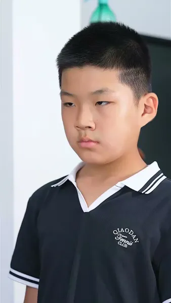 พี่เลี้ยงใต้หน้ากาก