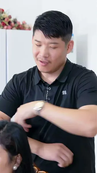 พี่เลี้ยงใต้หน้ากาก