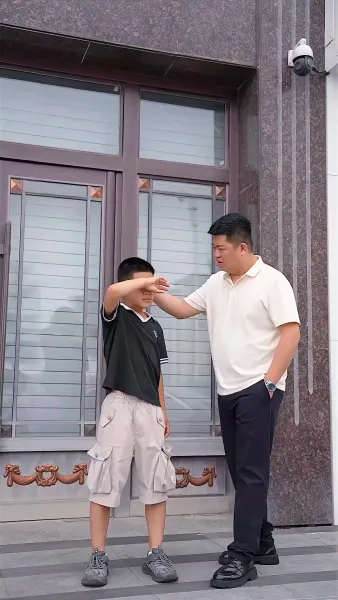 พี่เลี้ยงใต้หน้ากาก