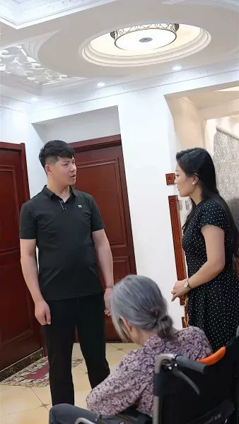 พี่เลี้ยงใต้หน้ากาก