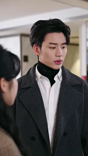 เขามาจากซากปรักหักพัง