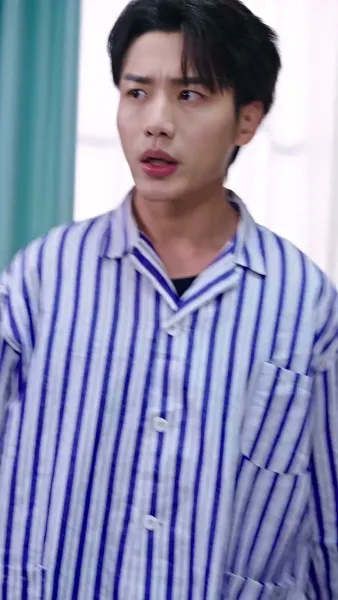 เขามาจากซากปรักหักพัง