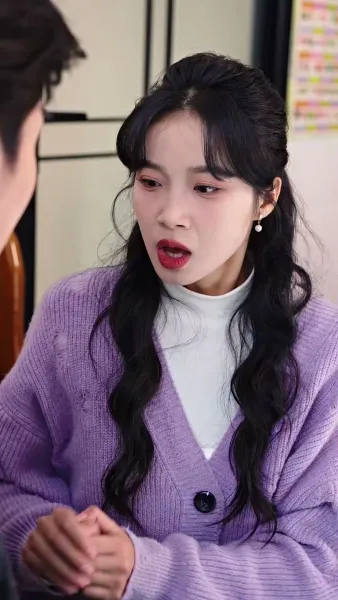 เขามาจากซากปรักหักพัง