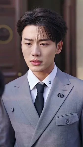 เขามาจากซากปรักหักพัง