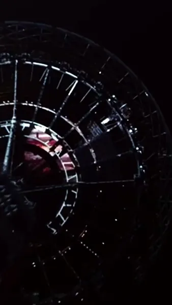 เมื่อรักข้ามขอบจักรวาล