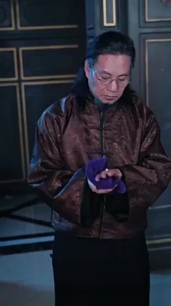 เสียงกระซิบหลังประตู