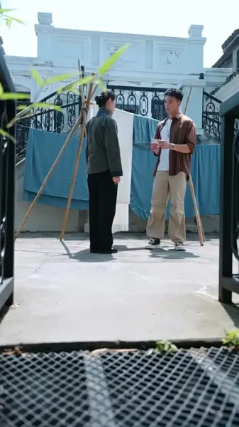 เสียงกระซิบหลังประตู