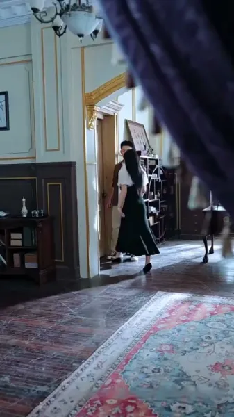 เสียงกระซิบหลังประตู