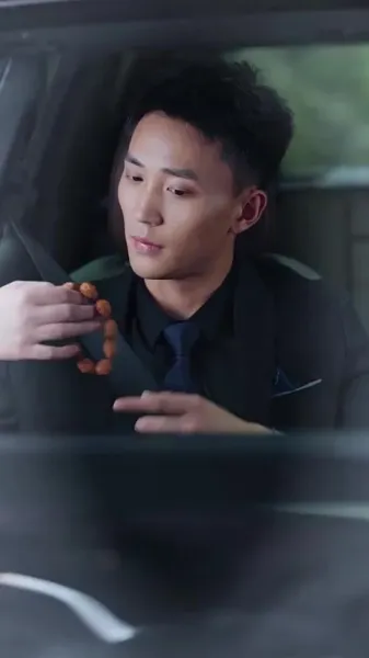 เสียงกระซิบหลังประตู