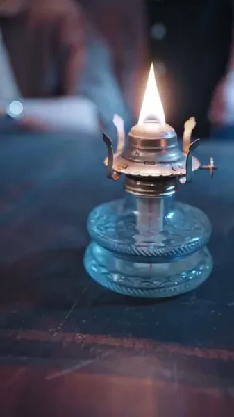 เสียงกระซิบหลังประตู