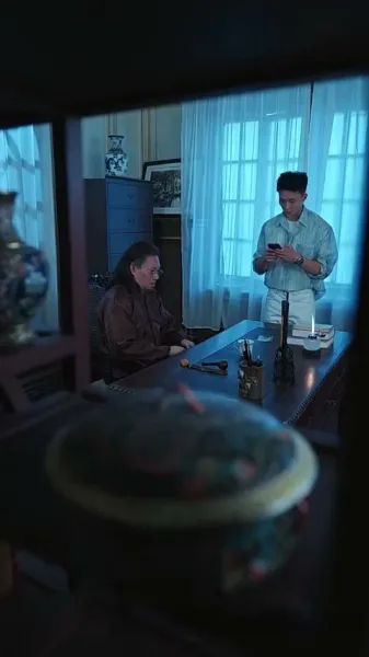 เสียงกระซิบหลังประตู