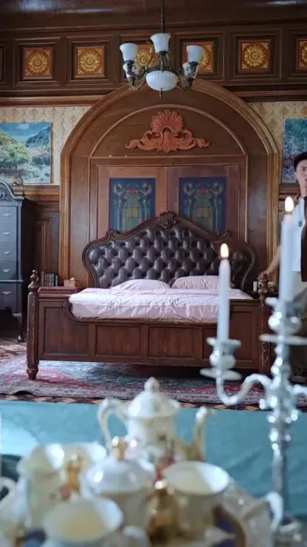 เสียงกระซิบหลังประตู