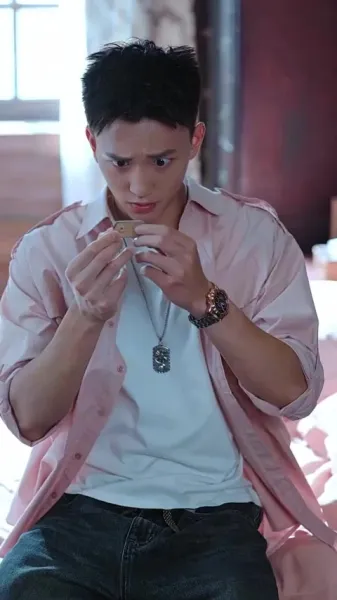 เสียงกระซิบหลังประตู