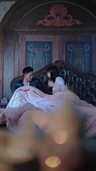 เสียงกระซิบหลังประตู