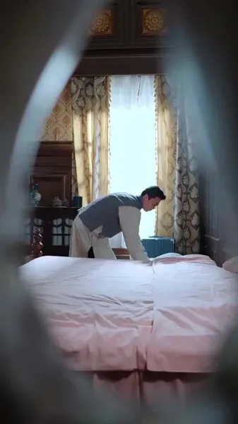 เสียงกระซิบหลังประตู