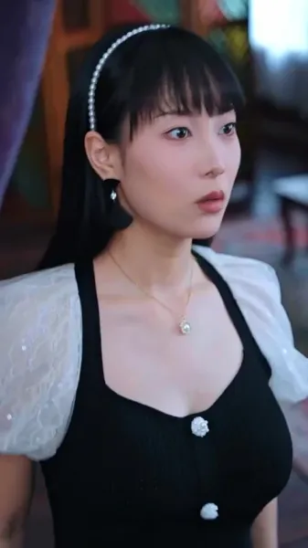 เสียงกระซิบหลังประตู