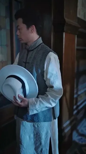 เสียงกระซิบหลังประตู