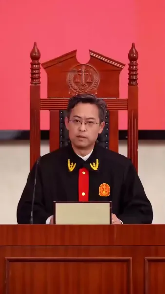 เงาในอ้อมแขน