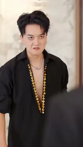 เงาในอ้อมแขน