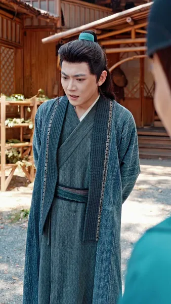 ฮ้องเต้อยู่เบื้องหน้าประตูเมือง