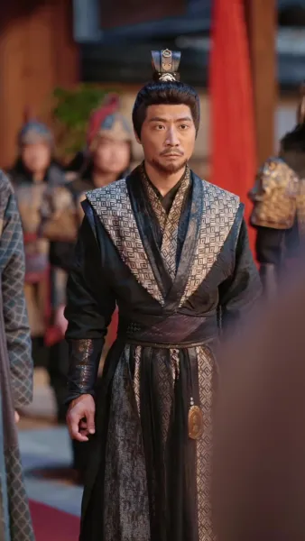 ฮ้องเต้อยู่เบื้องหน้าประตูเมือง