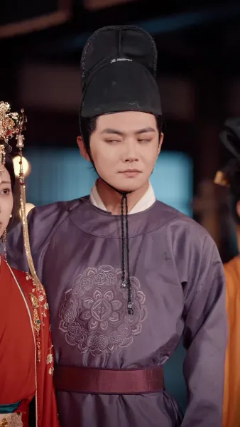 ฮ้องเต้อยู่เบื้องหน้าประตูเมือง