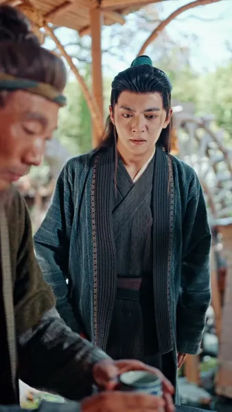 ฮ้องเต้อยู่เบื้องหน้าประตูเมือง