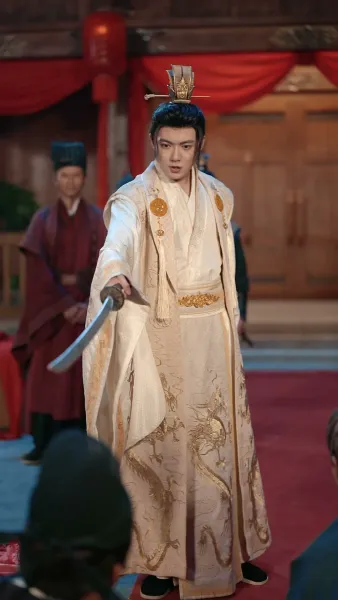 ฮ้องเต้อยู่เบื้องหน้าประตูเมือง