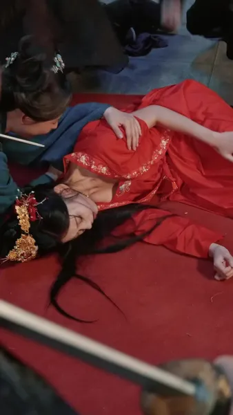 ฮ้องเต้อยู่เบื้องหน้าประตูเมือง