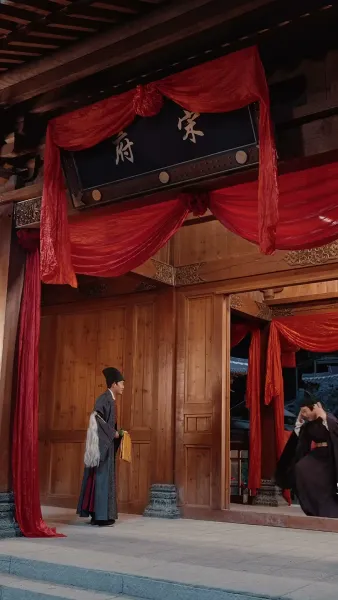 ฮ้องเต้อยู่เบื้องหน้าประตูเมือง