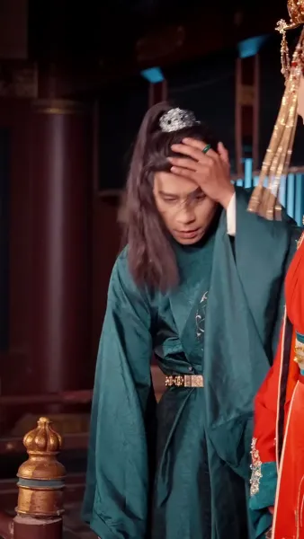 ฮ้องเต้อยู่เบื้องหน้าประตูเมือง