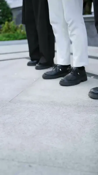 แต่งกับลุงแล้ว พี่ชายทั้งสามร้องไห้