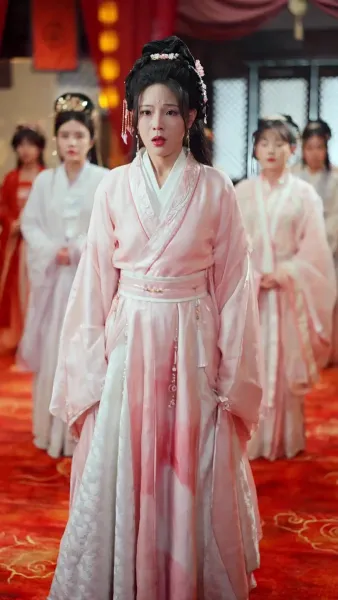 แสงหิ่งห้อยไม่อาจเทียบแสงจันทรา