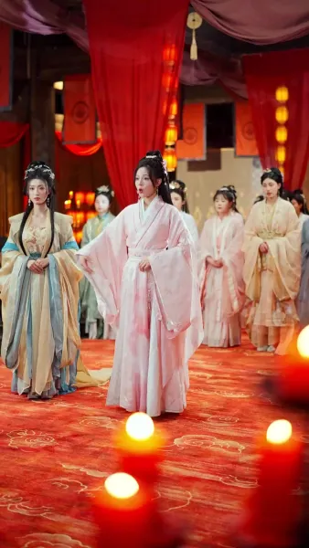 แสงหิ่งห้อยไม่อาจเทียบแสงจันทรา