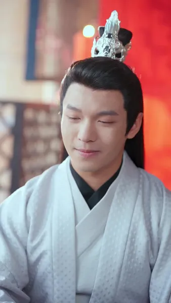 แสงหิ่งห้อยไม่อาจเทียบแสงจันทรา