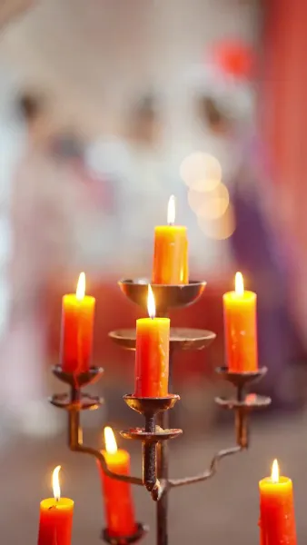 แสงหิ่งห้อยไม่อาจเทียบแสงจันทรา