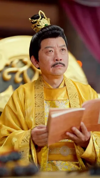 แสงหิ่งห้อยไม่อาจเทียบแสงจันทรา