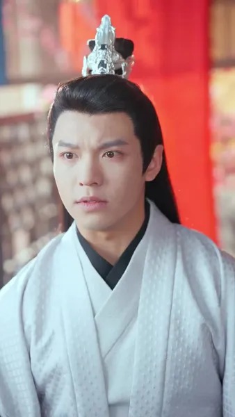 แสงหิ่งห้อยไม่อาจเทียบแสงจันทรา