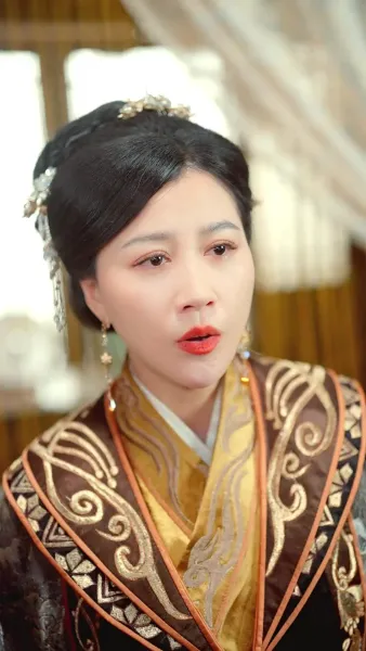 แสงหิ่งห้อยไม่อาจเทียบแสงจันทรา