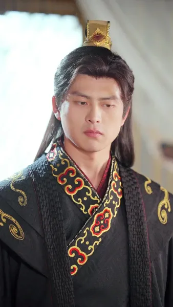 แสงหิ่งห้อยไม่อาจเทียบแสงจันทรา