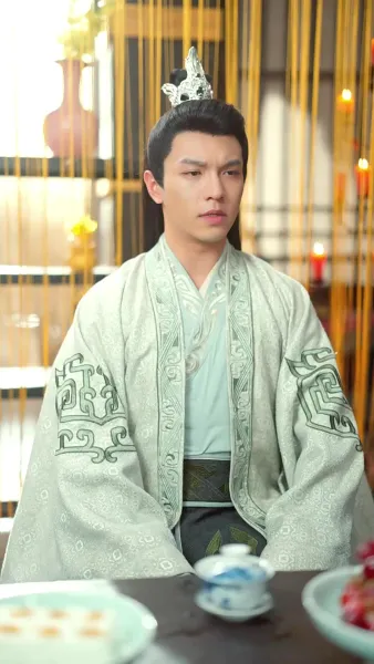 แสงหิ่งห้อยไม่อาจเทียบแสงจันทรา