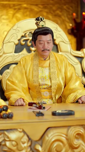 แสงหิ่งห้อยไม่อาจเทียบแสงจันทรา